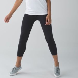 Lululemon Zone In Crop 21” leggings 
Black